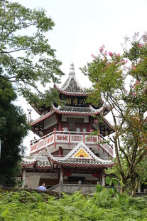 山林间的中式古典多层楼阁