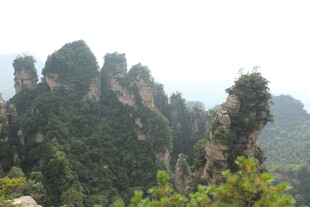 奇峰罗列的壮美山景