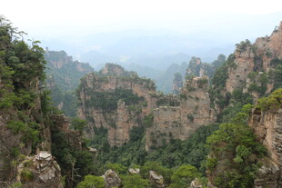 壮美奇峰山林景观