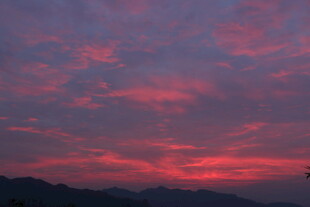 绚丽晚霞映天边