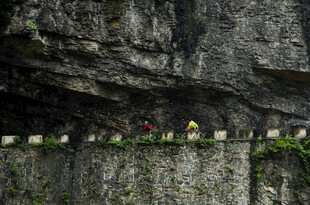 绝壁上的劳动者