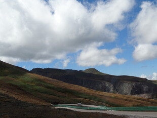 高山湖畔美景