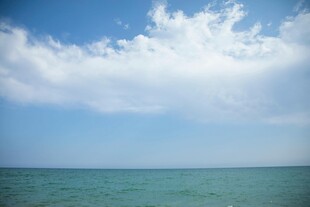 碧海蓝天的美丽海景