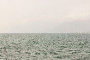 平静海面 朦胧天际
