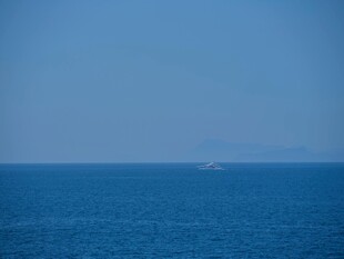 广阔蔚蓝大海远景