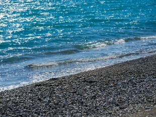 蓝色海滩 波光粼粼的海水
