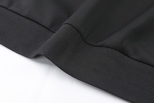 黑色衣物细节特写