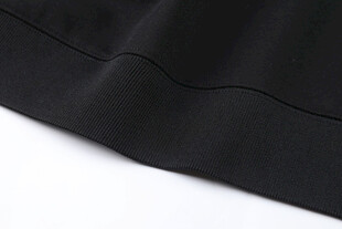 黑色衣物边缘细节特写