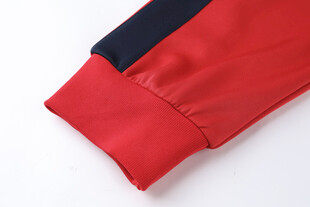 红色袖口细节展示