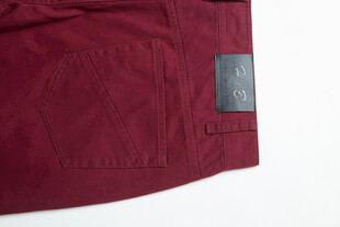 酒红色衣物局部细节展示