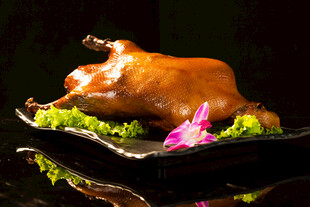 美味烤鸭摆盘精致诱人