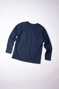 深蓝色长袖上衣展示