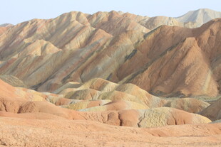 七彩斑斓的壮丽丹霞地貌