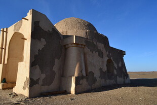 沙漠中的古老建筑遗迹