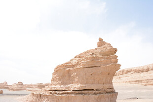 沙漠中的独特砂岩地貌