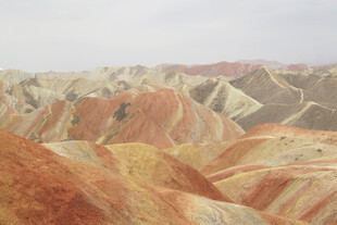 七彩斑斓的壮丽丹霞地貌
