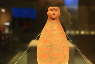 古代彩绘人形木雕艺术品