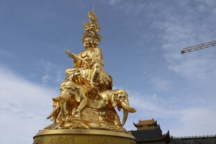 金色雕塑艺术杰作