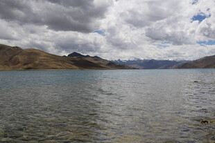 高原湖泊的壮美风光