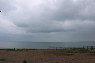 阴天海边风景