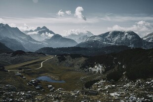 壮丽高山风景图