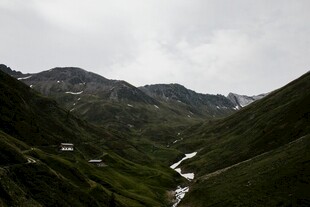 山间美景 云雾缭绕的山谷