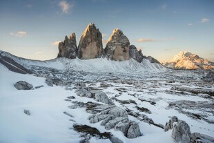 雪山壮丽山峰景观