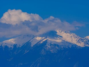 雪山蓝天 壮丽自然景观