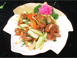 美味糖醋里脊摆盘精致