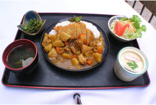 日式美食套餐摆盘精致