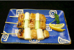 日式烤串摆盘展现精致美味