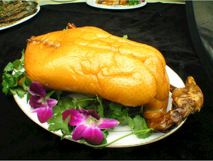 美味烤乳猪摆盘精致