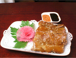 日式炸猪排配精致摆盘