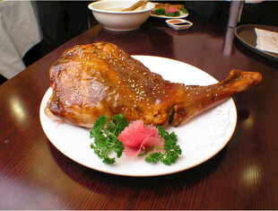 美味烤羊腿摆盘精致