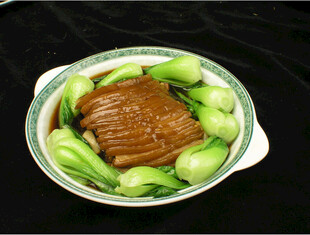 红烧排骨配青菜