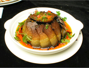 美味扣肉摆盘精致诱人