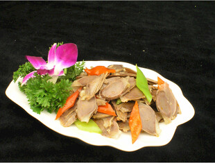 香炒猪肝配菜摆盘精致