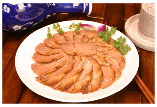 美味酱牛肉摆盘精致