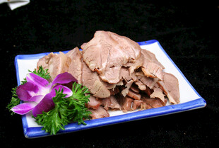 美味酱牛肉摆盘精致