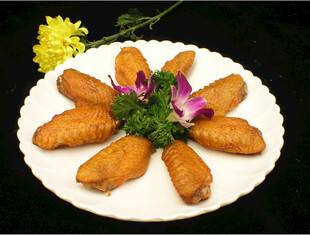 油炸春卷摆盘装饰精美