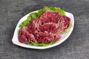 新鲜生牛肉片配生菜