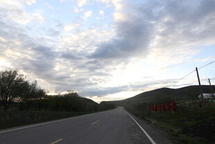 乡村公路的美丽天空景色