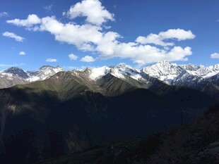 壮丽雪山蓝天美景