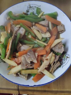 什锦蔬菜炒肉片