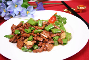 香辣可口的爆炒兔肉