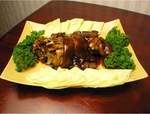 美味香菇菜肴摆盘精致