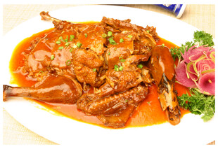 美味红烧羊排摆盘精致