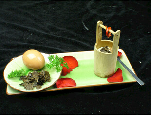 创意餐具搭配精致餐食