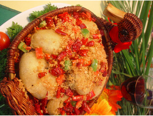 美味香辣螃蟹美食拼盘