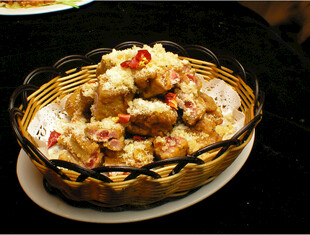 美味可口的特色糕点拼盘